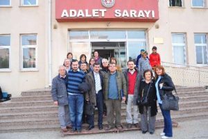 Erdoğan'a hareket afişini asan TGB'lilere beraat