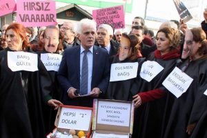"Y&uuml;ce Divan'dan ka&ccedil;ış yok!"