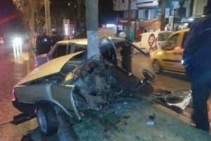 Ağaca &ccedil;arpan ara&ccedil; ikiye b&ouml;l&uuml;nd&uuml;