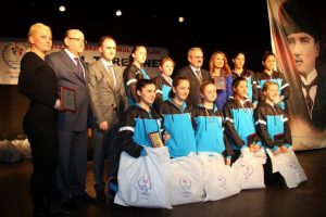 Bursa'nın şampiyon &ouml;ğrencileri &ouml;d&uuml;llendirildi