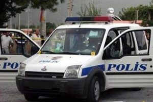 Polisle &ccedil;atışmaya giren &ccedil;etenin &uuml;yeleri yakalandı