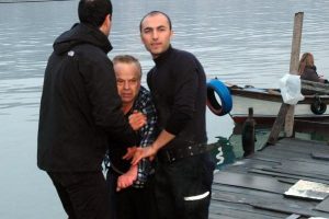 Deniz polisi hayat kurtardı