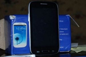 Sipariş verdiği akıllı telefon sahte &ccedil;ıktı
