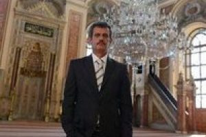Dolmabah&ccedil;e m&uuml;ezzinine takipsizlik kararı