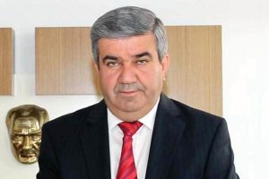Adaya tepki istifası