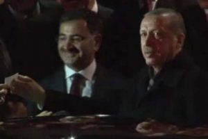 Başbakan yardım isteyen vatandaşla ilgilendi