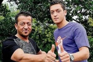 Mesut &Ouml;zil'in babasına hırsız şoku!