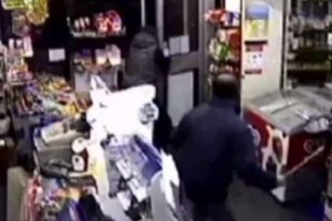 Soymaya geldi, arkasına bile bakmadan ka&ccedil;tı