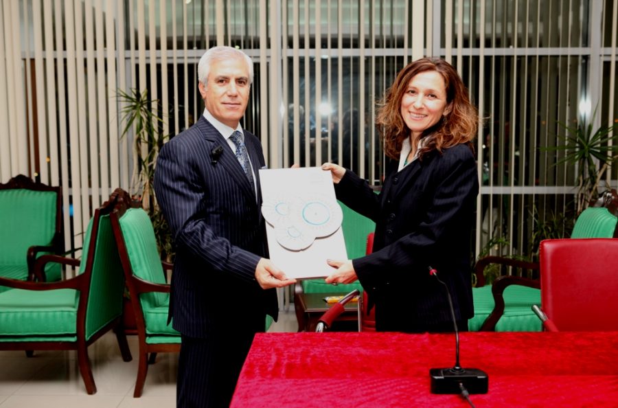 M&uuml;ge İplik&ccedil;i okurlarıyla buluştu