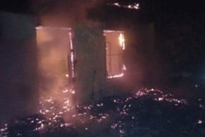 &Ouml;len hamile eşinin acısına dayanamadı evini yaktı