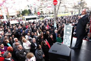 Bozbey'den miting gibi se&ccedil;im b&uuml;rosu a&ccedil;ılışı
