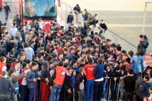 Otyakmaz'a taraftar desteği