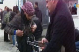 Silahlarıyla T&uuml;rkiye'ye sığındılar