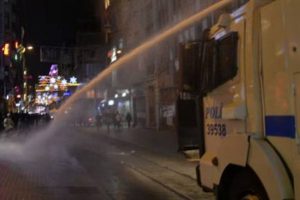 'İnternet' protestosuna m&uuml;dahale