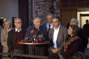 Akil insanlar h&uuml;k&uuml;met temsilcileriyle g&ouml;r&uuml;şt&uuml;