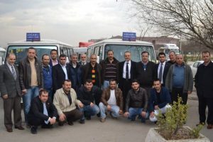 G&ouml;khan Ger&ccedil;ek minib&uuml;ş&ccedil;&uuml;leri dinledi