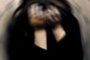 14 yaşındaki kızını altın i&ccedil;in sattı