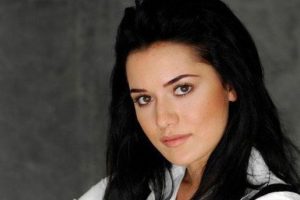 Fahriye Evcen kaza yaptı