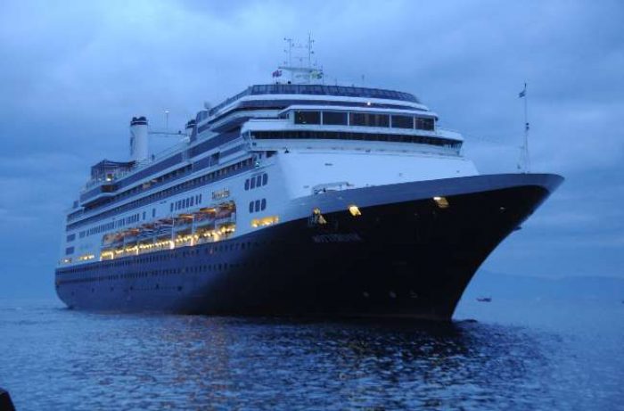 Kuşadası'na yılın ilk turist kafilesi geldi