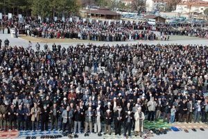 K&uuml;tahya'da 5 bin kişi yağmur ve kar duasına &ccedil;ıktı