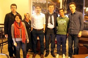 Başkan Aday Adayı gen&ccedil;lerle bir arada