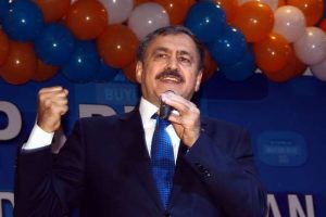 "Bu h&uuml;k&uuml;met gitmeyecek"