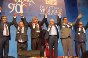 "Yolsuzlukların başındaki &ccedil;ete reisisin"