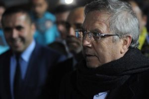 Aziz Yıldırım d&ouml;n&uuml;ş tarihini değiştirdi