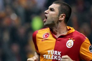 Burak Yılmaz taraftarla tartıştı!