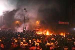 Polisle 12 saat &ccedil;atıştılar