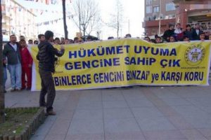 &Uuml;sk&uuml;dar'da Bonzai protestosu