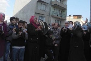 Bursa'da tencere- tavalı baz istasyonu eylemi