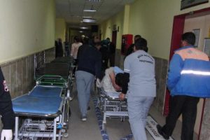 Yaralı Suriyeliler T&uuml;rkiye'de