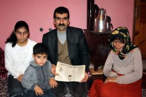 B&ouml;yle fedakar baba g&ouml;r&uuml;lmedi! Kızının g&ouml;rebilmesi i&ccedil;in...