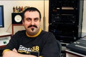 'Kelebeğin R&uuml;yası' m&uuml;ziğiyle g&uuml;ld&uuml;rd&uuml;