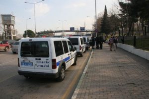 Ş&uuml;pheli otomobilden av t&uuml;feği &ccedil;ıktı