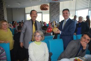 Yılmaz engellilerle buluştu