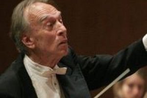 &Uuml;nl&uuml; orkestra şefi hayatını kaybetti