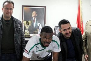 Akhisar'a Portekizli orta saha