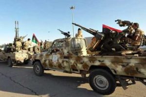 Kaddafi yandaşları hava &uuml;ss&uuml;n&uuml; işgal etti