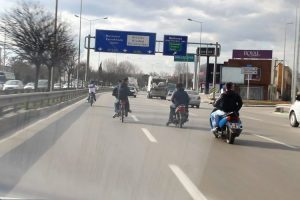 Trafikte tehlikeli oyun