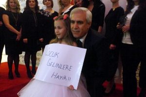 &Ccedil;ocuk gelinler sergisi acı ger&ccedil;eği g&ouml;zler &ouml;n&uuml;ne seriyor