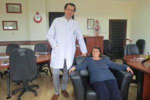 Midesindeki t&uuml;m&ouml;r laparoskopik ameliyatla &ccedil;ıkarıldı