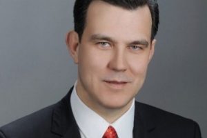 AK Parti Nil&uuml;fer'e Mustafa Esgin'le giriyor