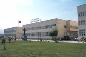 Para vermemek i&ccedil;in &uuml;niversitenin giriş bariyerlerini kırıp ge&ccedil;ti