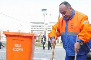 Se&ccedil;ilirse &ccedil;&ouml;p&ccedil;&uuml; kıyafetiyle meclise gidecek
