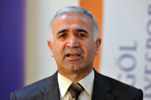İneg&ouml;l Belediyespor'da Antren&ouml;r &Ccedil;akır ile yollar ayrıldı