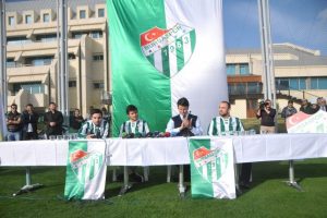 Bursaspor'dan g&ouml;vde g&ouml;sterisi