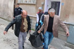 Evi terk etmek isteyen eşini &ouml;ld&uuml;rd&uuml;