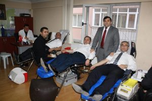 AK Parti Yıldırım kan bekleyenlere umut olmayı s&uuml;rd&uuml;r&uuml;yor